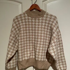 H&M Cream and Brown Houndstooth Mock Neck Sweater